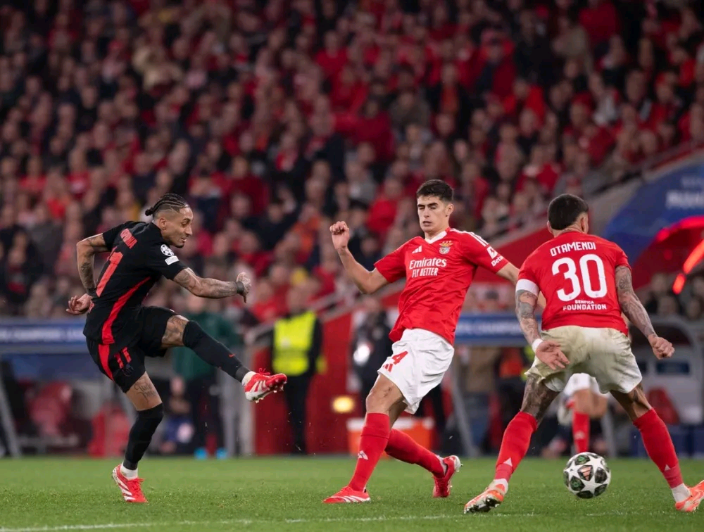 九游体育网页版入口-比赛中球员表现出色，成为焦点人物