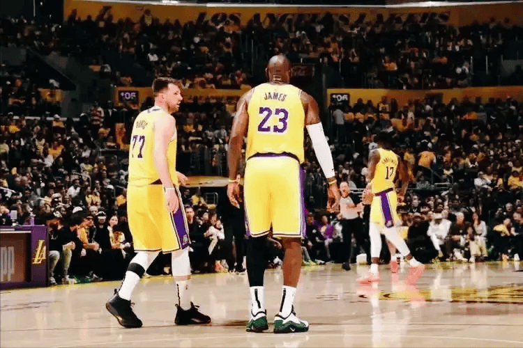 球场上的风云人物,谁能笑到最后?的简单介绍 球场上的风云人物,谁能笑到最后?的简单介绍