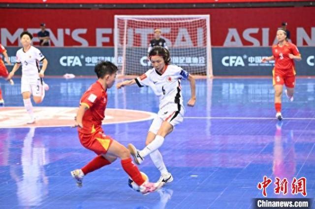 亚洲足球赛事激烈角逐,球员表现抢眼 亚洲足球赛事激烈角逐,球员表现抢眼