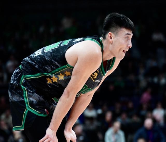 福建男篮客场失利，惨遭逆转