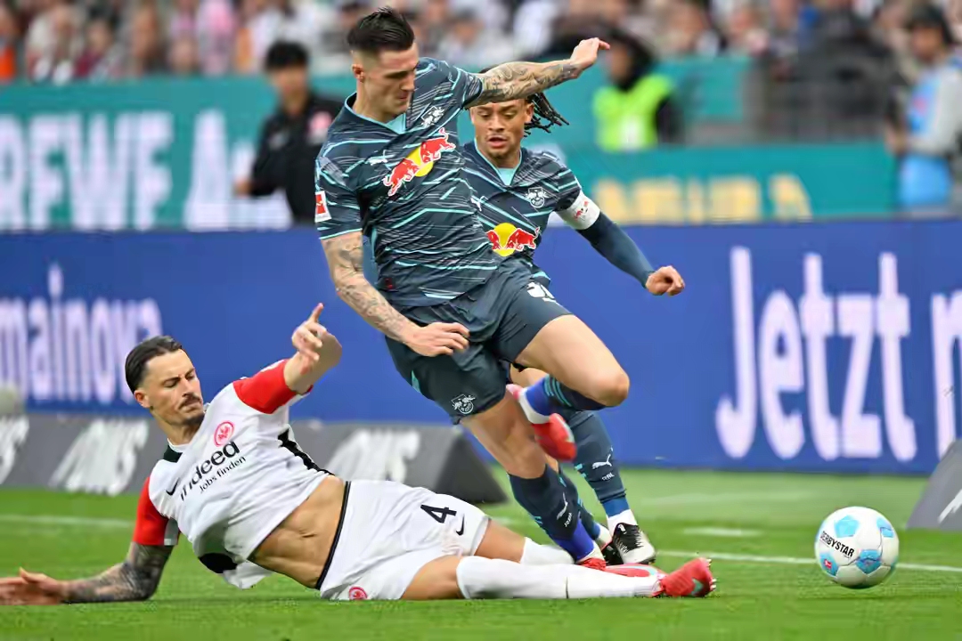 奥格斯堡客场不敌勒沃库森，遭遇冷门失利