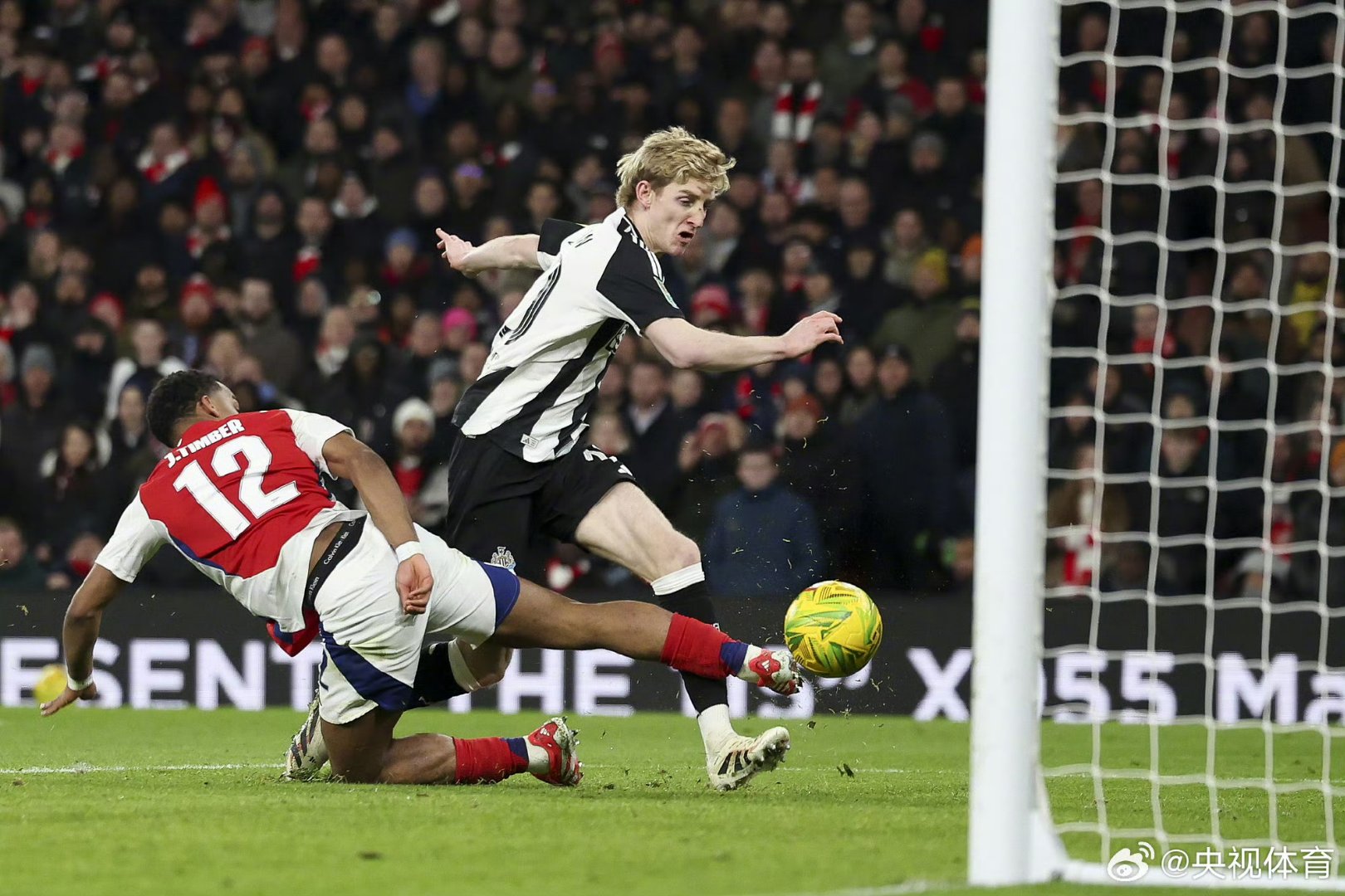 伯明翰城客场战胜阿森纳，实现逆袭