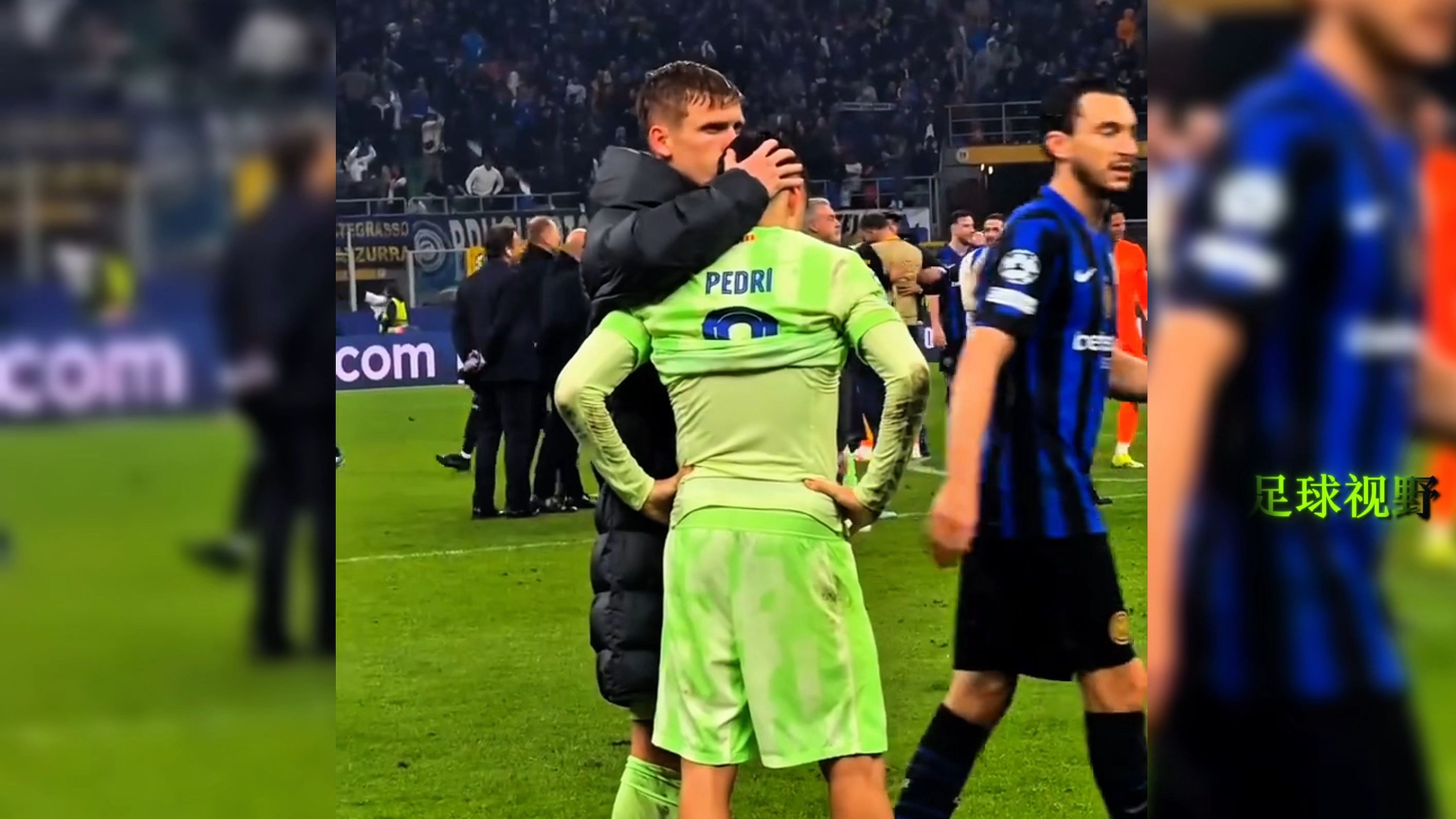 九游体育中国官网-巴萨全队雨中训练备战下一场