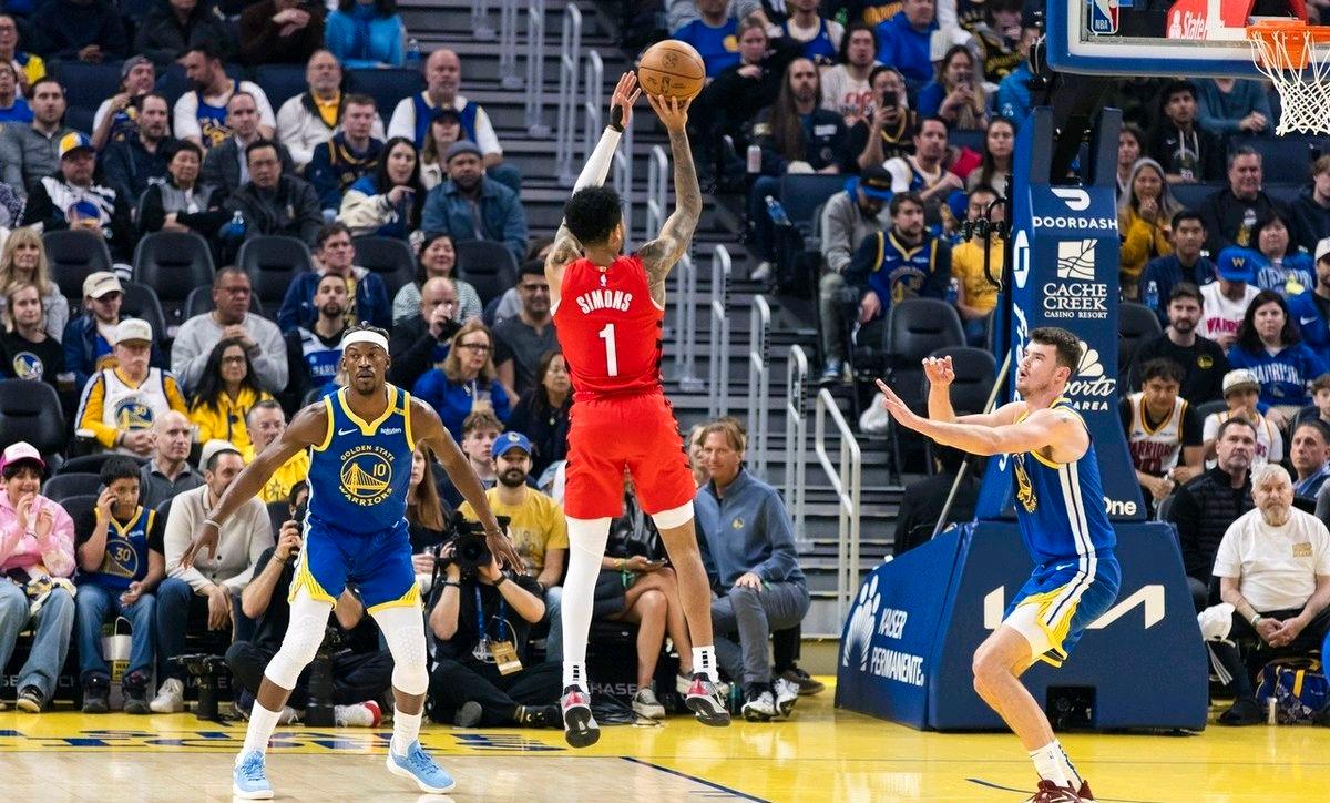 九游体育官方登录入口-开拓者力克对手，球员相互配合默契的简单介绍