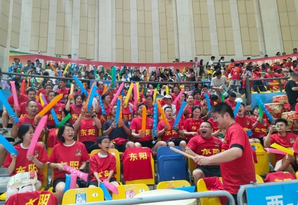 九游体育官网入口-赛场上的瞬间精彩，观众沸腾不已