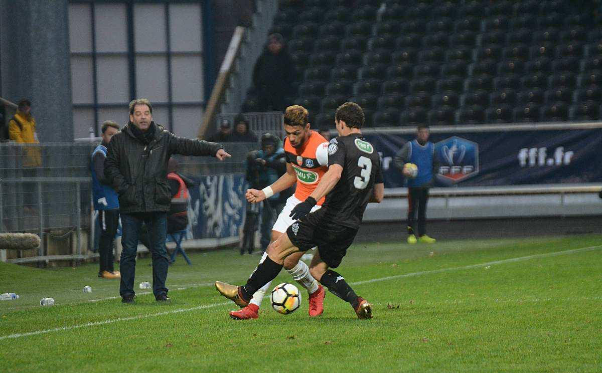 包含里尔客场逼平马赛，排名维持稳定的词条