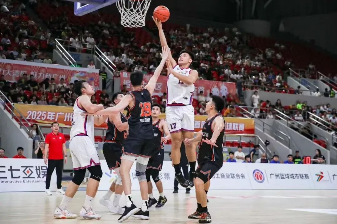 篮球职业联赛激烈角逐,球员竞技水平不减 篮球职业联赛激烈角逐,球员竞技水平不减