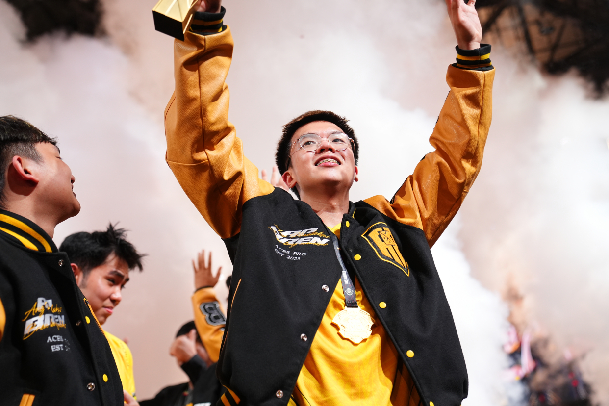 激情燃烧的赛场，精英运动员张开翅膀飞向胜利的简单介绍