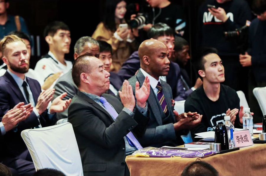 九游体育app下载-球队经理就引援问题展开讨论