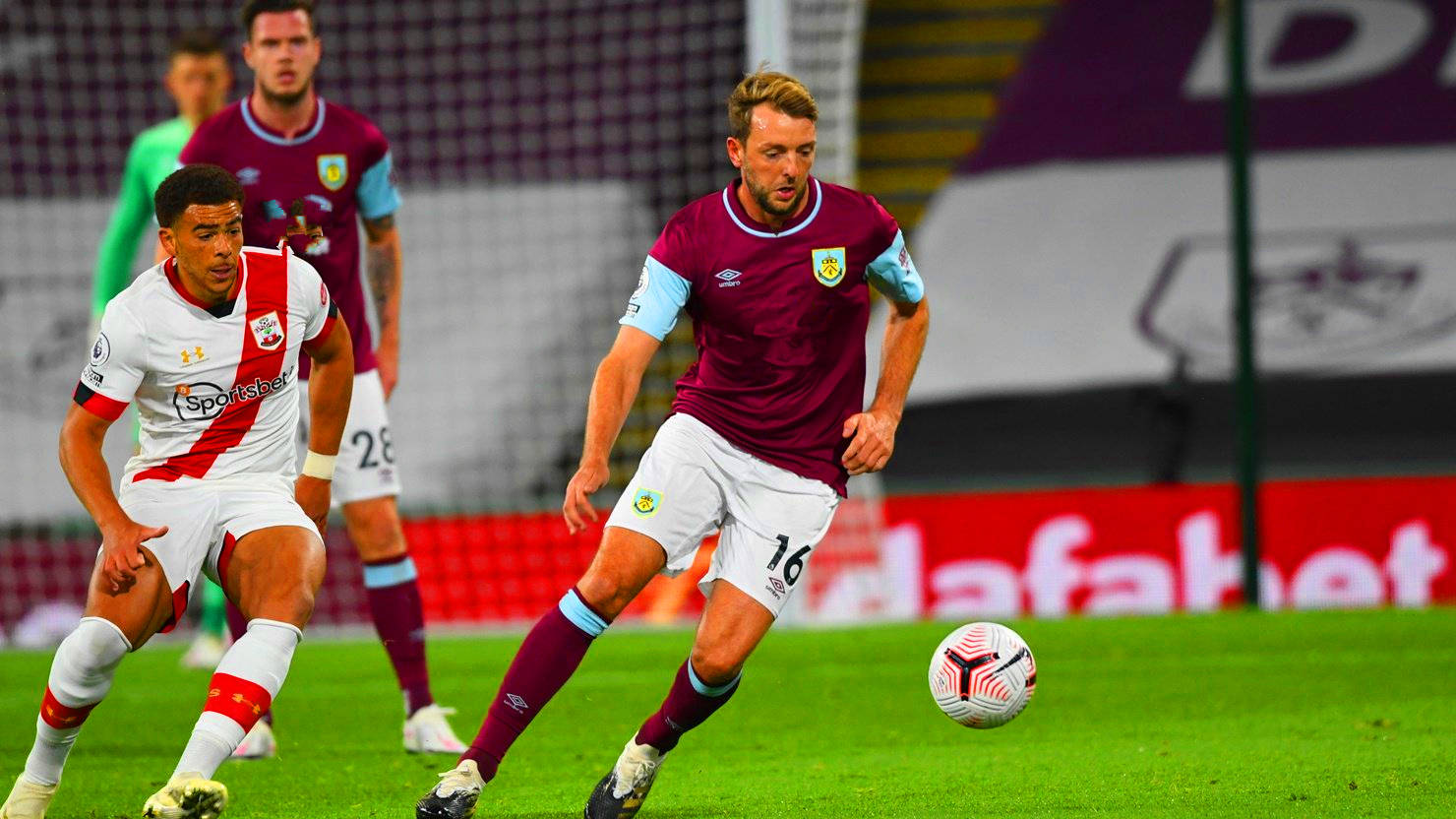 伯恩利客场不敌强敌，实力差距明显的简单介绍